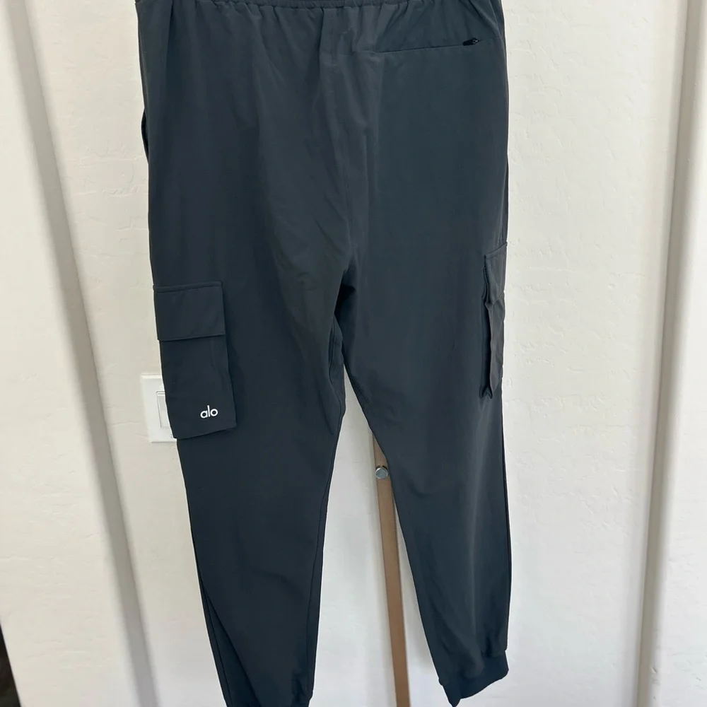 Alo Yoga Men’s Cargo Jogger Pants Gray Size XL - Picture 4 of 9